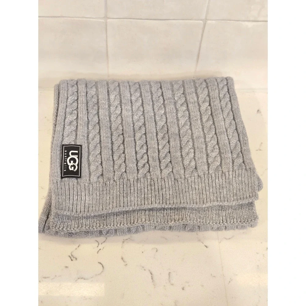 UGG Australia Heather Gray Cable Knit Scarf Soft Winter Wrap Logo Patch